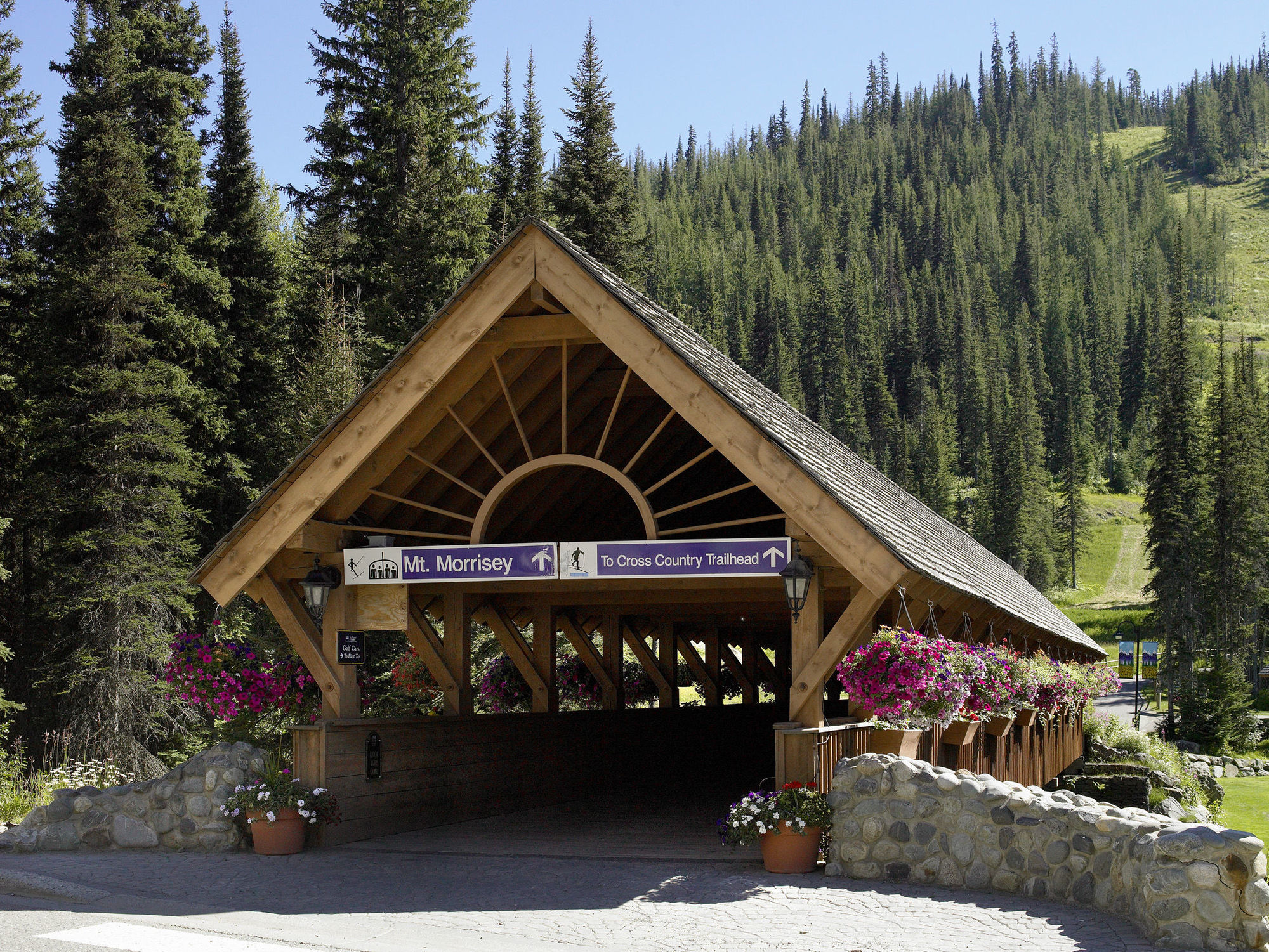 Sundance Lodge Sun Peaks Exterior photo